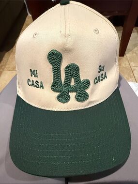 Unbranded Kids Two-Tone Green & Cream LA Baseball Cap - "Mi Casa Su Casa"